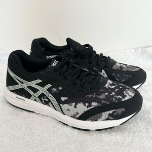 Brand new in box, size 4 in kids, euro 36,  US women 5.5